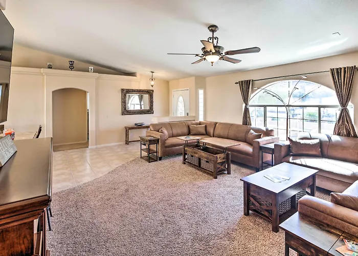 Heated Pool & Game Room: Havasu Retreat Holiday home Lake Havasu City